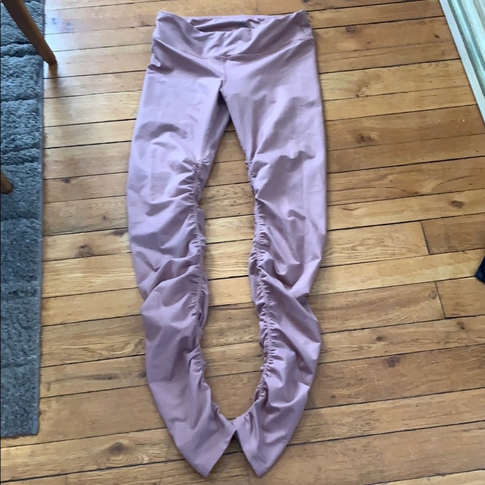 Beautiful blush Alo Yoga leggings